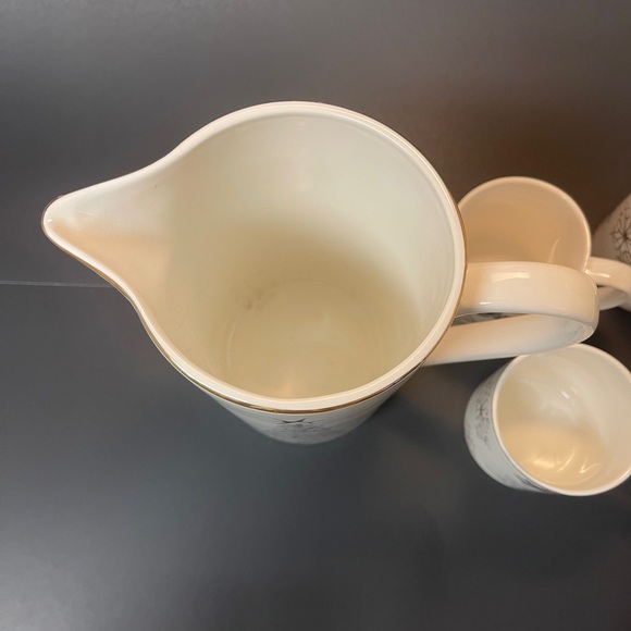 Servappetit Christmas Tree Pitcher with 3 Snowflake Mugs - Holiday Set - Picture 6 of 6